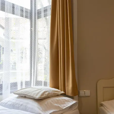 Hostel Sir Toby's Midtown *