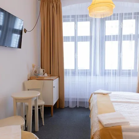 Sir Toby's Midtown Hostel