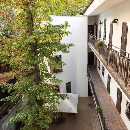 Sir Toby's Midtown Albergue