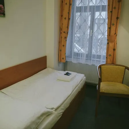 Sir Toby's Midtown Hostel