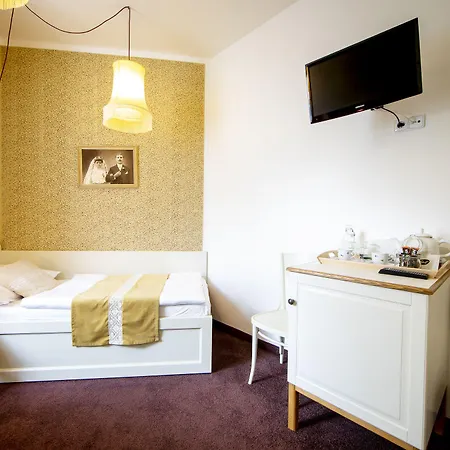 Sir Toby's Midtown Hostel