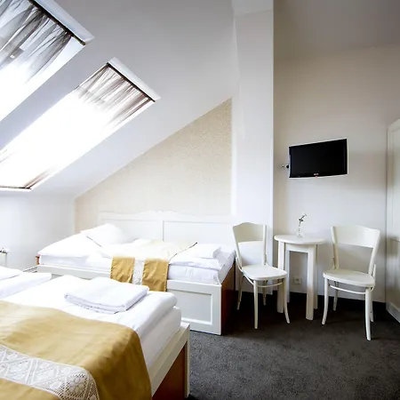 Sir Toby's Midtown Hostel