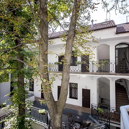 Sir Toby's Midtown Hostel *