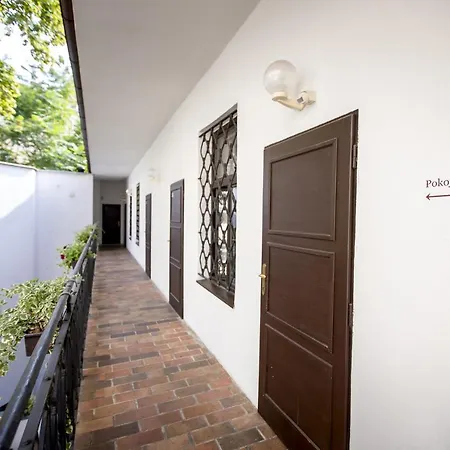 Sir Toby's Midtown Hostel