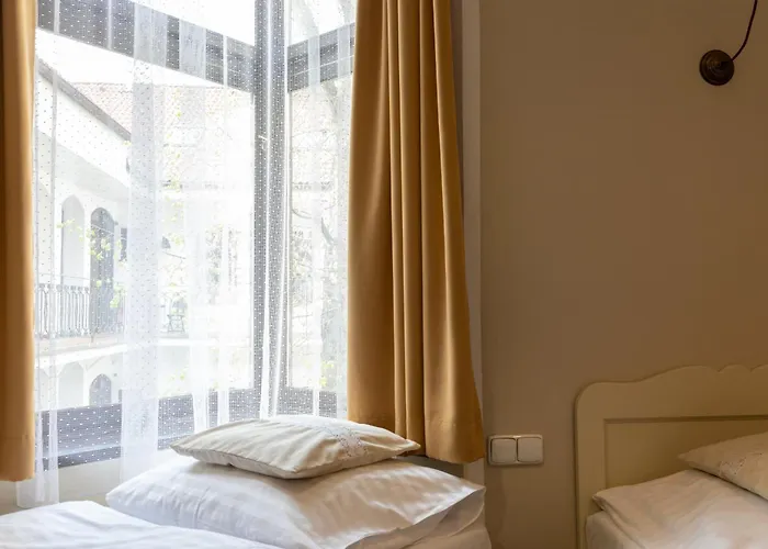 Hostel Sir Toby's Midtown *