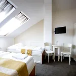Sir Toby's Midtown Hostel