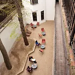 Sir Toby's Midtown Hostel