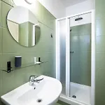 Sir Toby's Midtown Hostel *