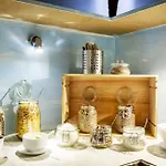Sir Toby's Midtown Hostel *