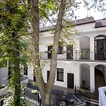 Sir Toby's Midtown Hostel *
